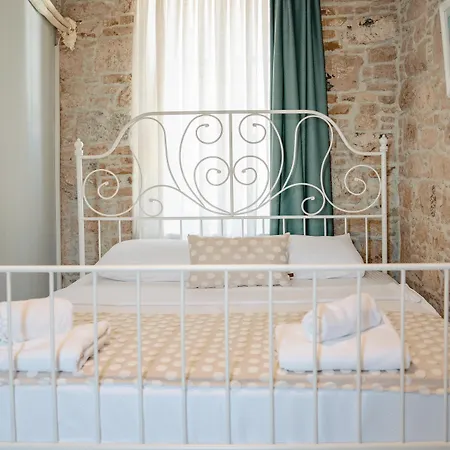 Otel Qara Ayvalı