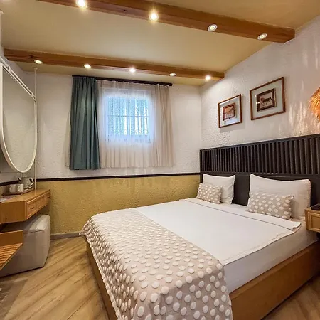 Otel Qara *
