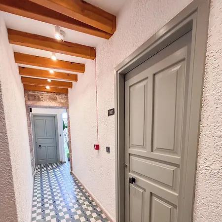 Qara Otel *