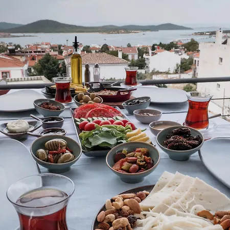 Otel Qara Ayvalı