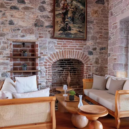 Otel Qara Ayvalı